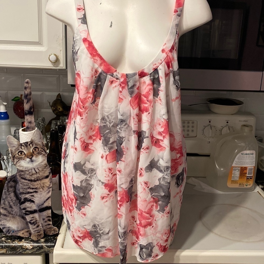 U womens Alfani floral sleeveless pretty blouse size 16. EUC